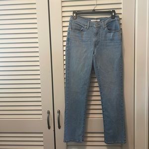 Levi Classic Straight - Size 4 - Like New